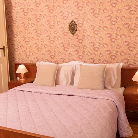 F & B Collection - Vintage Flat In The City Center *