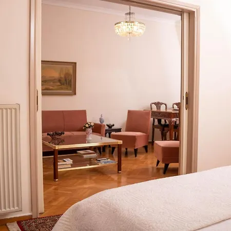 F & B Collection - Vintage Flat In The City Center شقة سالونيك