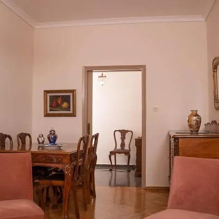 F & B Collection - Vintage Flat In The City Center *