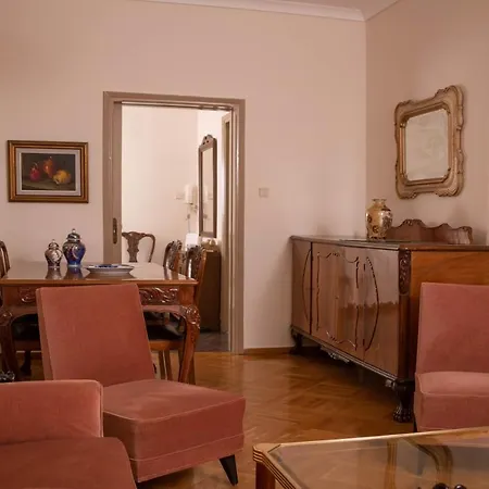 F & B Collection - Vintage Flat In The City Center *