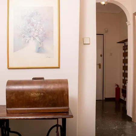 F & B Collection - Vintage Flat In The City Center *